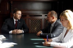 29. avgust 2012. Predsednik Narodne skupštine mr Nebojša Stefanović u razgovoru sa izvestiocem Evropskog parlamenta Jelkom Kacinom (FOTO: Tanjug)